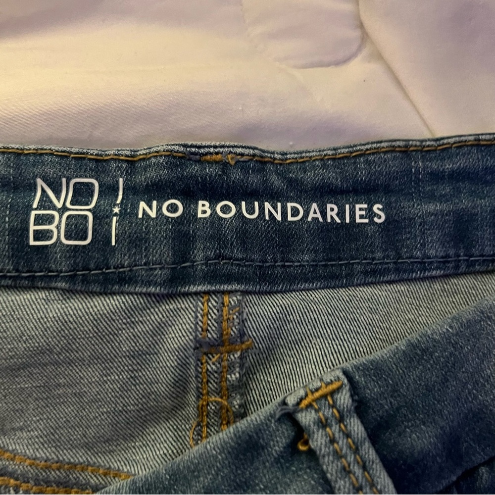 Never worn comfortable stretch jeans